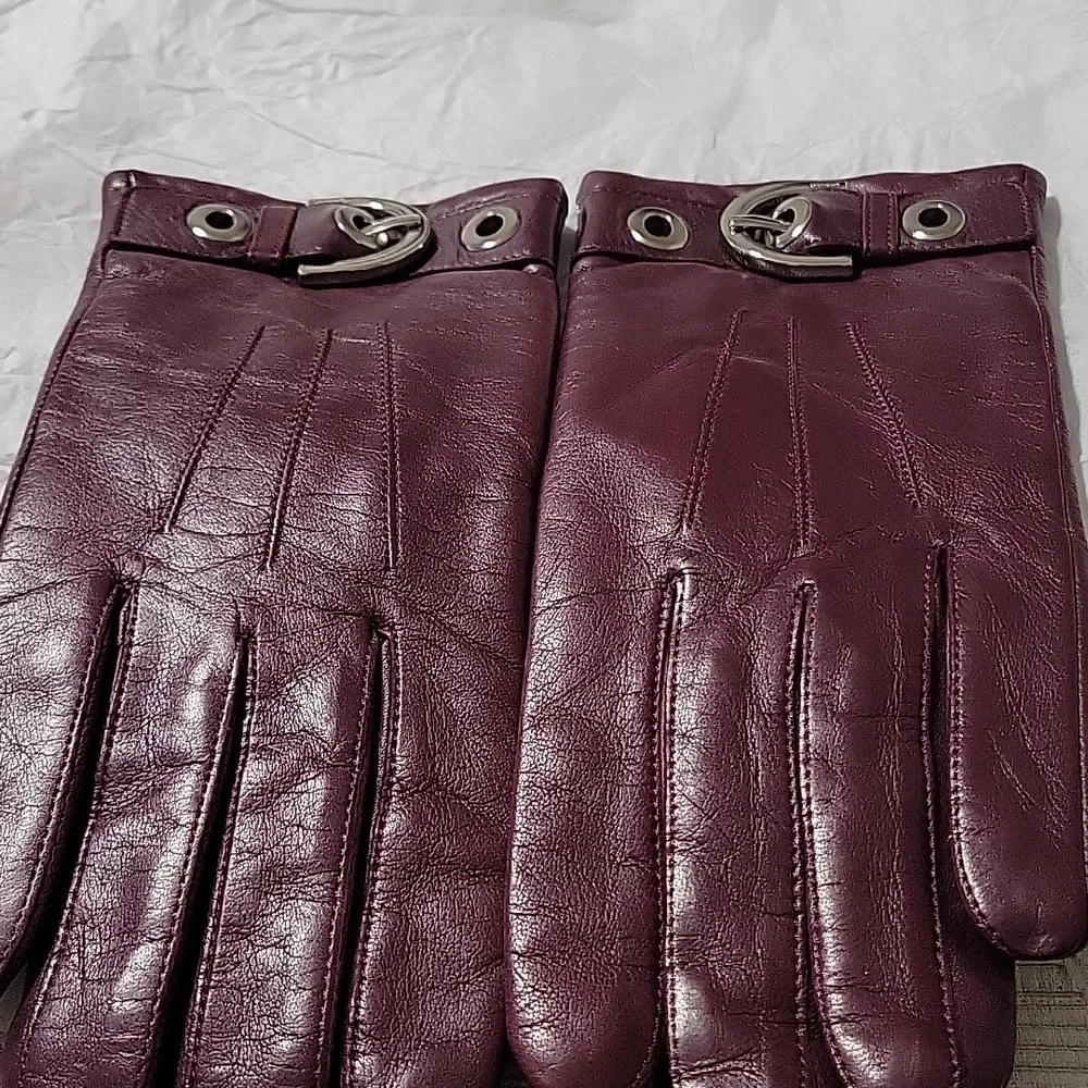 Burgundy Coach 100% Leather  Gloves - Picture 11 of 12